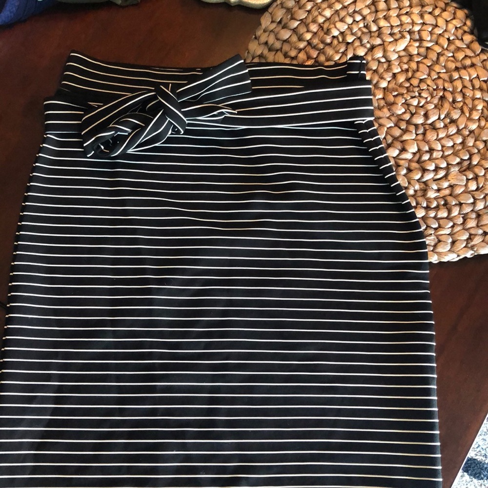 Loft pencil skirt, stretchy! Sz xs